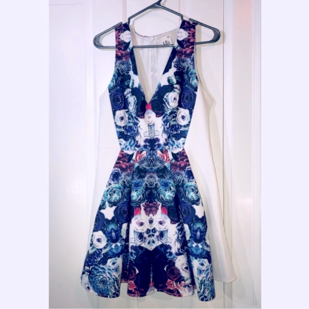 [Mia] BWOT Floral V-neck Dress